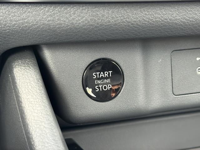 Nissan Rogue Vehicle Full-screen Gallery Image 13