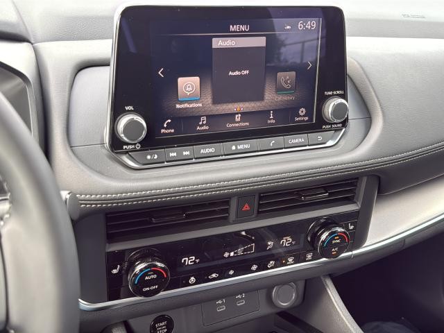 Nissan Rogue Vehicle Full-screen Gallery Image 14