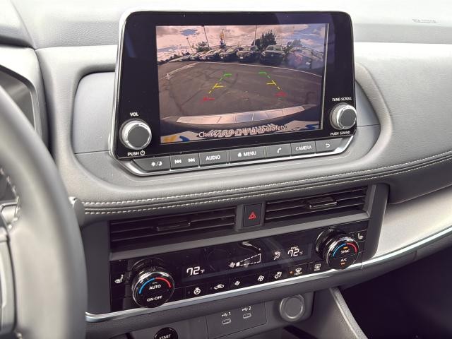 Nissan Rogue Vehicle Full-screen Gallery Image 15