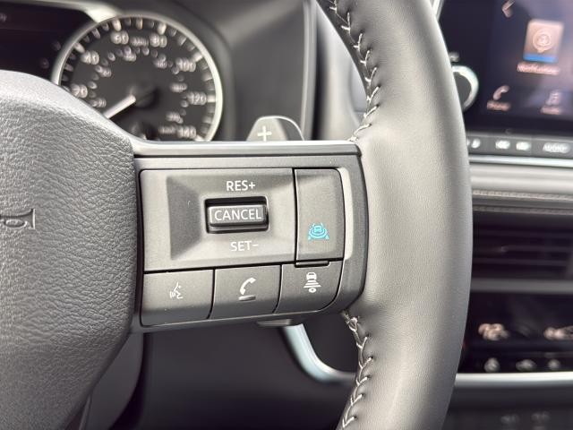 Nissan Rogue Vehicle Full-screen Gallery Image 17