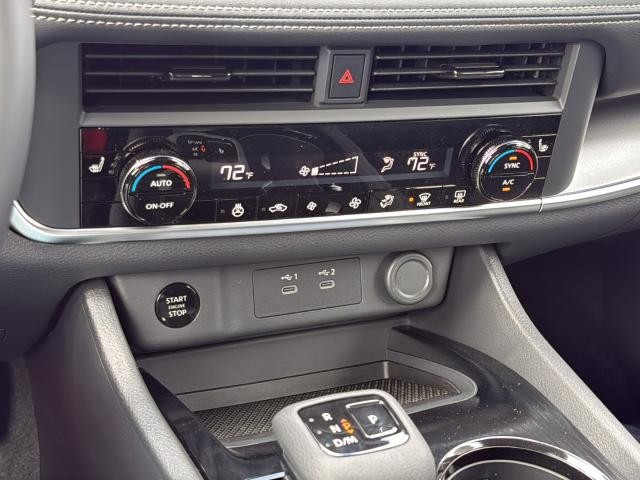 Nissan Rogue Vehicle Full-screen Gallery Image 21