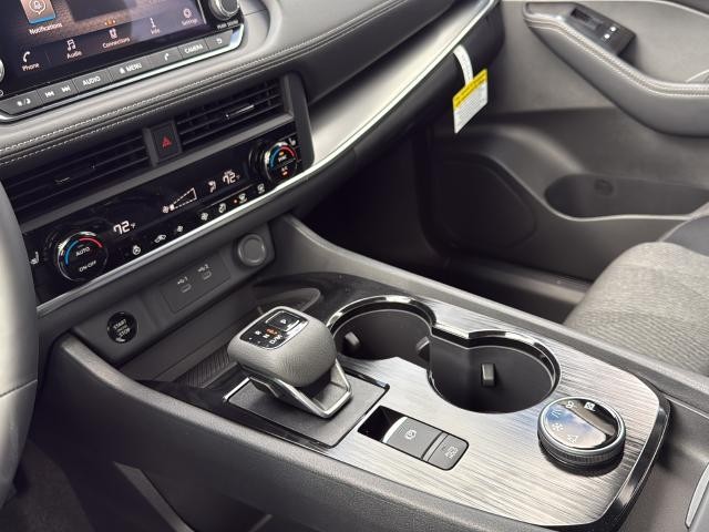 Nissan Rogue Vehicle Full-screen Gallery Image 22