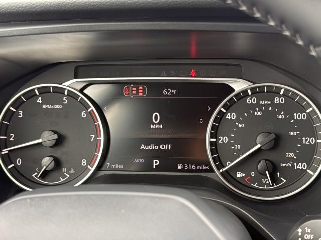 Nissan Rogue Vehicle Full-screen Gallery Image 23