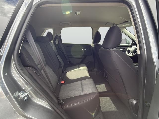 Nissan Rogue Vehicle Full-screen Gallery Image 25