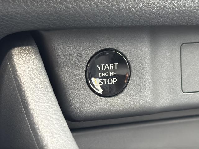 Nissan Rogue Vehicle Full-screen Gallery Image 33
