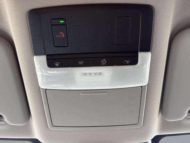 Nissan Rogue Vehicle Full-screen Gallery Image 36