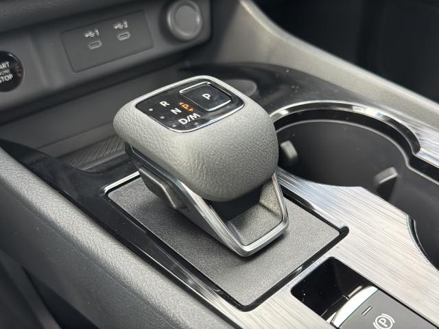 Nissan Rogue Vehicle Full-screen Gallery Image 37