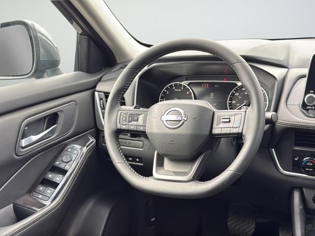 Nissan Rogue Vehicle Full-screen Gallery Image 38