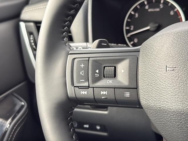 Nissan Rogue Vehicle Full-screen Gallery Image 39
