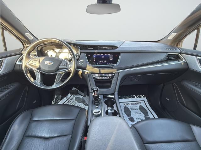 Cadillac XT5 Vehicle Full-screen Gallery Image 9