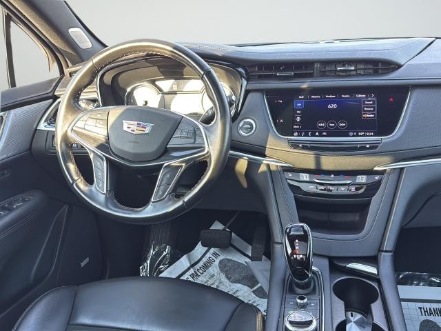 Cadillac XT5 Vehicle Full-screen Gallery Image 11