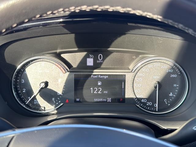 Cadillac XT5 Vehicle Full-screen Gallery Image 12