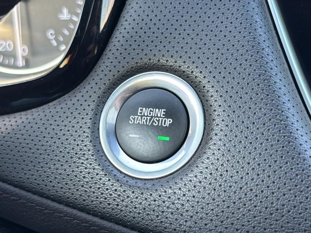 Cadillac XT5 Vehicle Full-screen Gallery Image 13
