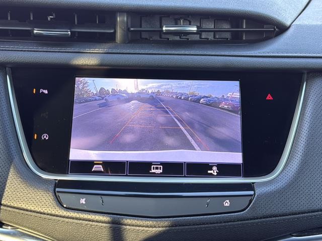 Cadillac XT5 Vehicle Full-screen Gallery Image 15