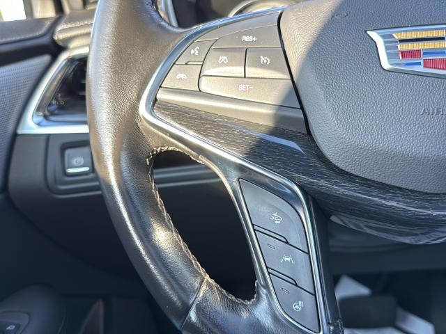 Cadillac XT5 Vehicle Full-screen Gallery Image 16