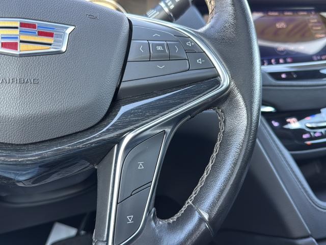 Cadillac XT5 Vehicle Full-screen Gallery Image 17
