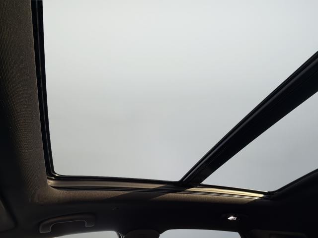 Cadillac XT5 Vehicle Full-screen Gallery Image 19