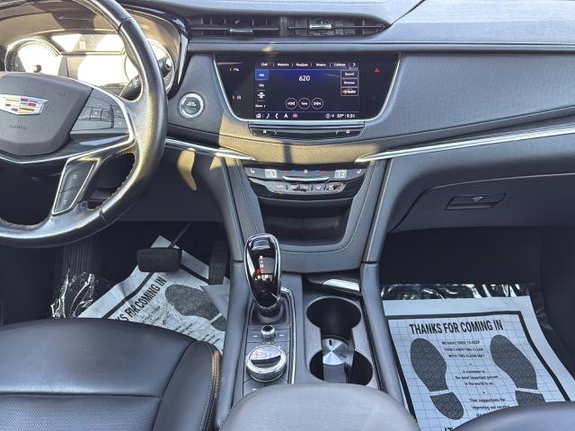 Cadillac XT5 Vehicle Full-screen Gallery Image 20