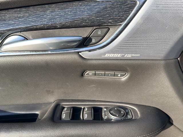 Cadillac XT5 Vehicle Full-screen Gallery Image 24
