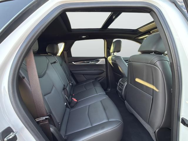 Cadillac XT5 Vehicle Full-screen Gallery Image 25