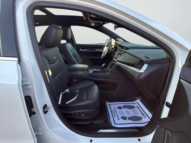 Cadillac XT5 Vehicle Full-screen Gallery Image 26