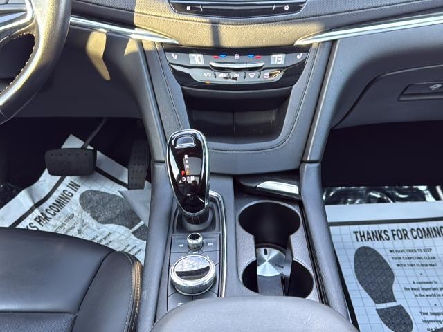 Cadillac XT5 Vehicle Full-screen Gallery Image 29