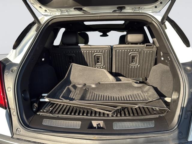 Cadillac XT5 Vehicle Full-screen Gallery Image 32