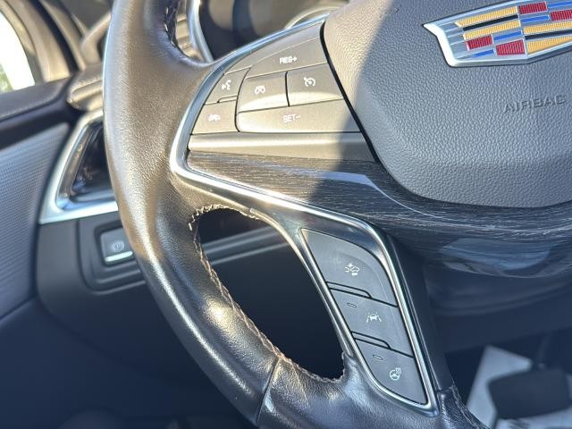 Cadillac XT5 Vehicle Full-screen Gallery Image 39