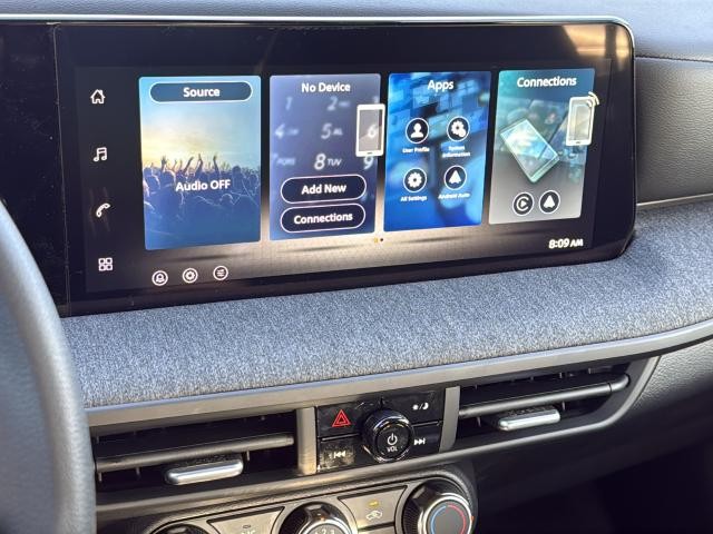 Nissan Kicks Vehicle Full-screen Gallery Image 14