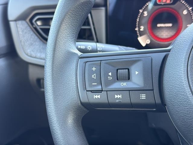 Nissan Kicks Vehicle Full-screen Gallery Image 16