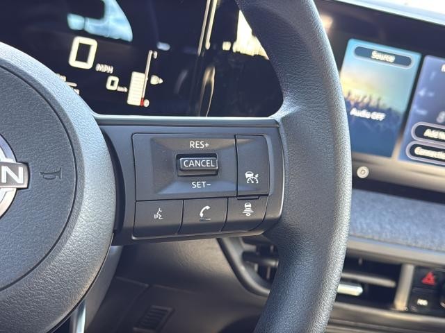 Nissan Kicks Vehicle Full-screen Gallery Image 17