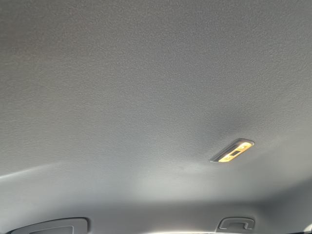 Nissan Kicks Vehicle Full-screen Gallery Image 19