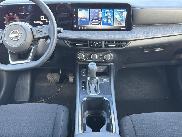 Nissan Kicks Vehicle Full-screen Gallery Image 20