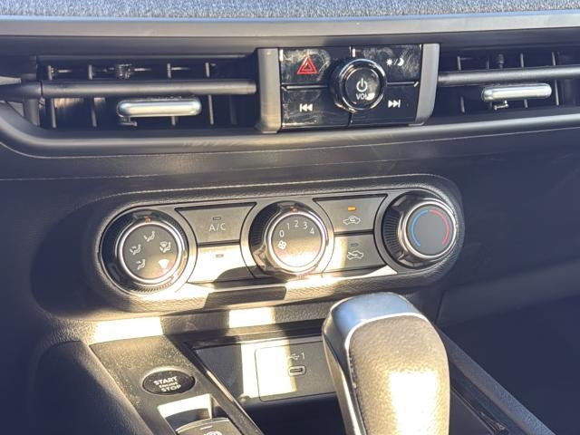 Nissan Kicks Vehicle Full-screen Gallery Image 21