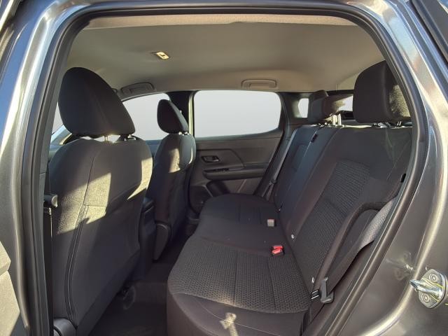Nissan Kicks Vehicle Full-screen Gallery Image 27