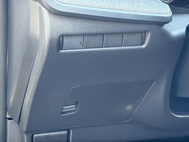 Nissan Kicks Vehicle Full-screen Gallery Image 28