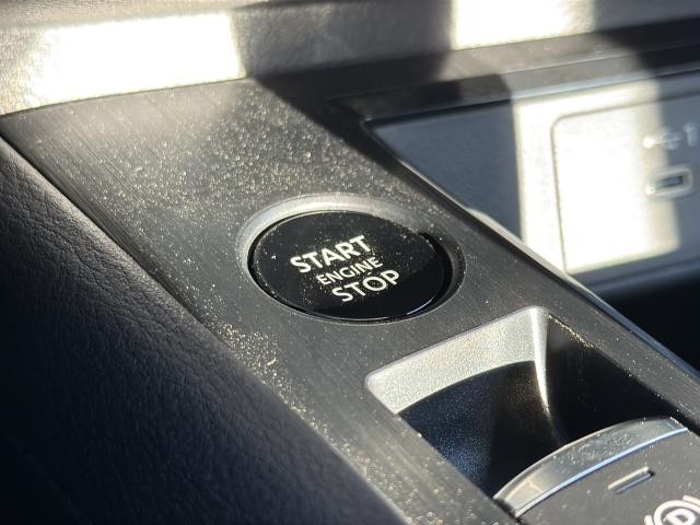 Nissan Kicks Vehicle Full-screen Gallery Image 33