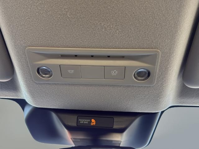 Nissan Kicks Vehicle Full-screen Gallery Image 36