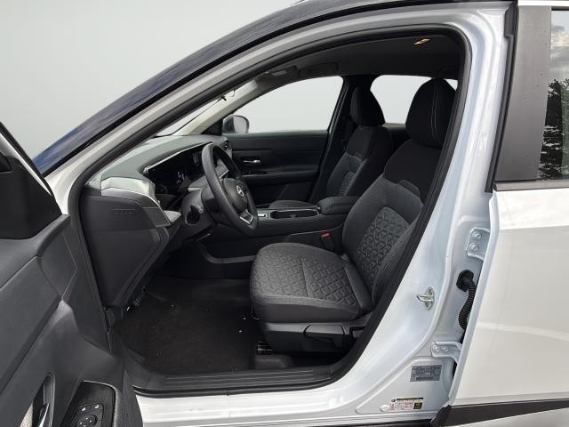 Nissan Kicks Vehicle Full-screen Gallery Image 10