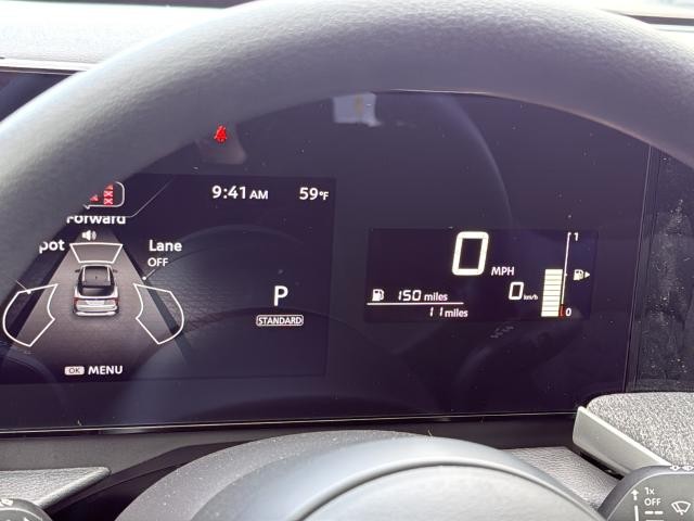 Nissan Kicks Vehicle Full-screen Gallery Image 12