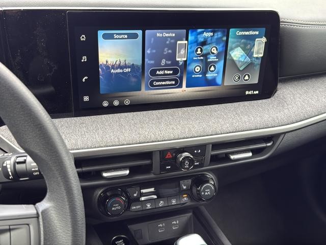 Nissan Kicks Vehicle Full-screen Gallery Image 14