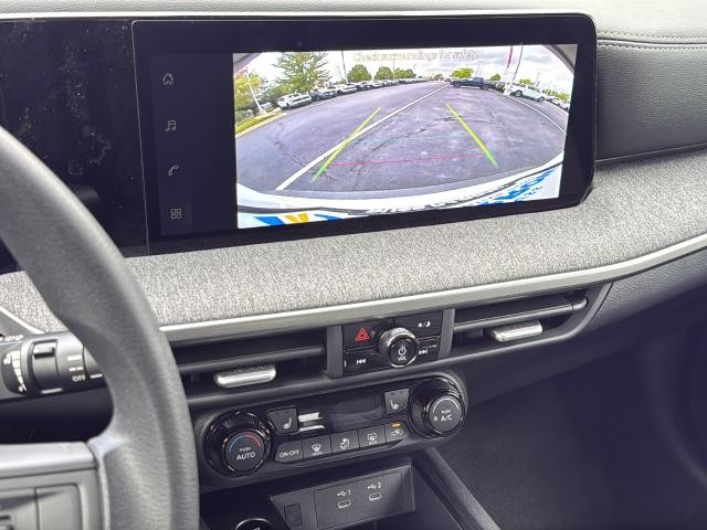 Nissan Kicks Vehicle Full-screen Gallery Image 15