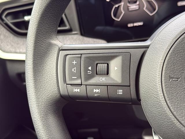Nissan Kicks Vehicle Full-screen Gallery Image 16