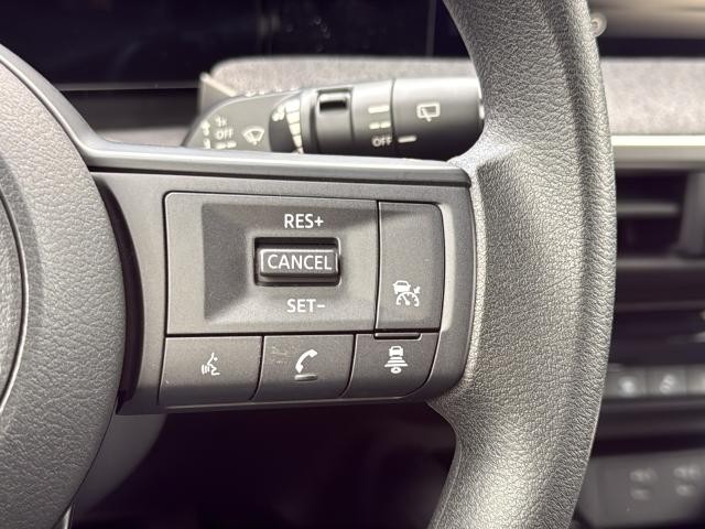 Nissan Kicks Vehicle Full-screen Gallery Image 17
