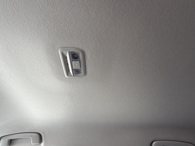 Nissan Kicks Vehicle Full-screen Gallery Image 19