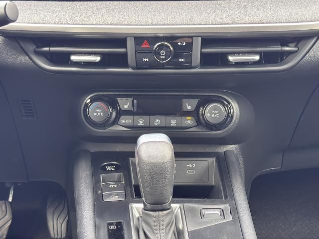 Nissan Kicks Vehicle Full-screen Gallery Image 21