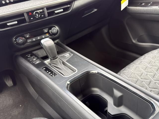 Nissan Kicks Vehicle Full-screen Gallery Image 22