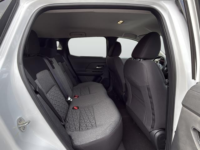 Nissan Kicks Vehicle Full-screen Gallery Image 25