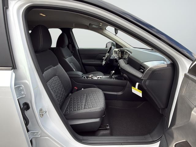 Nissan Kicks Vehicle Full-screen Gallery Image 26
