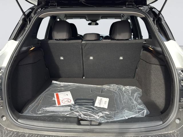 Nissan Kicks Vehicle Full-screen Gallery Image 32